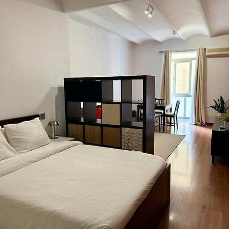 Newly Renovated Stylish Eixample - Great Location Barcelona Exterior photo