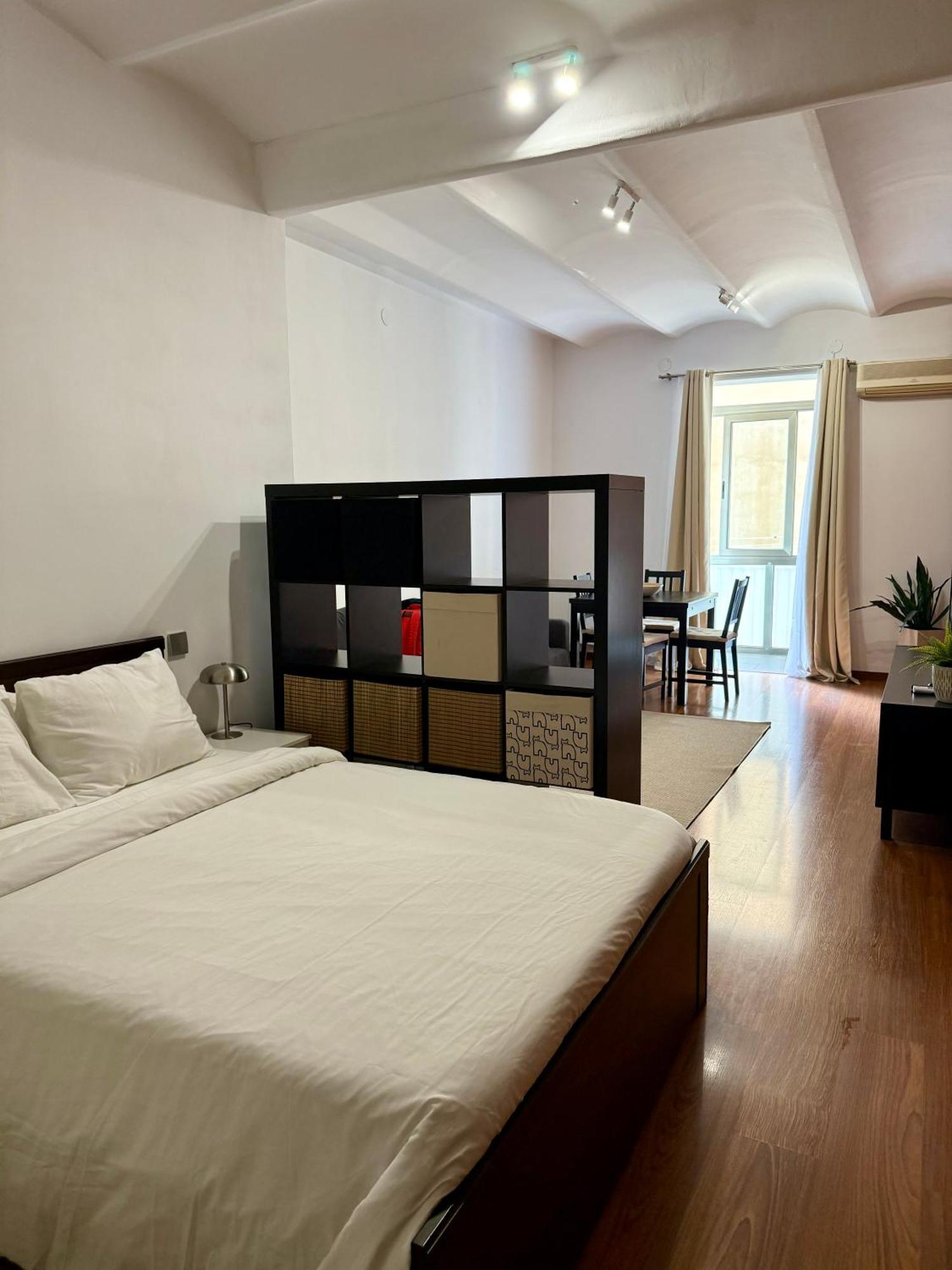 Newly Renovated Stylish Eixample - Great Location Barcelona Exterior photo