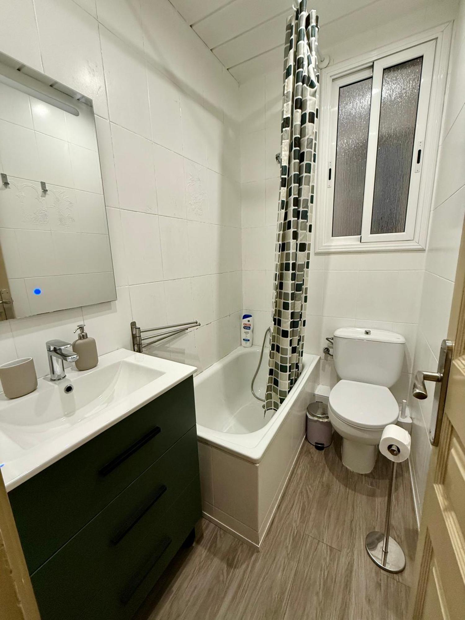 Newly Renovated Stylish Eixample - Great Location Barcelona Exterior photo